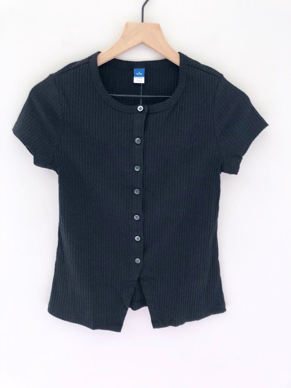 SOLD☀️NWT Old Navy Petite Short-sleeve Ribbed Button-down Top - Picture 4 of 6